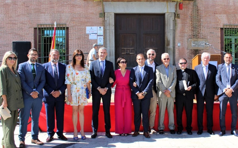 Imagen principal - Tres momentos de las fiestas patronales en honor a San Juan Bautista, que comenzaron el día 19 de junio. Álvaro Gutiérrez entregó una de las cuatro 'Medallas del pueblo'