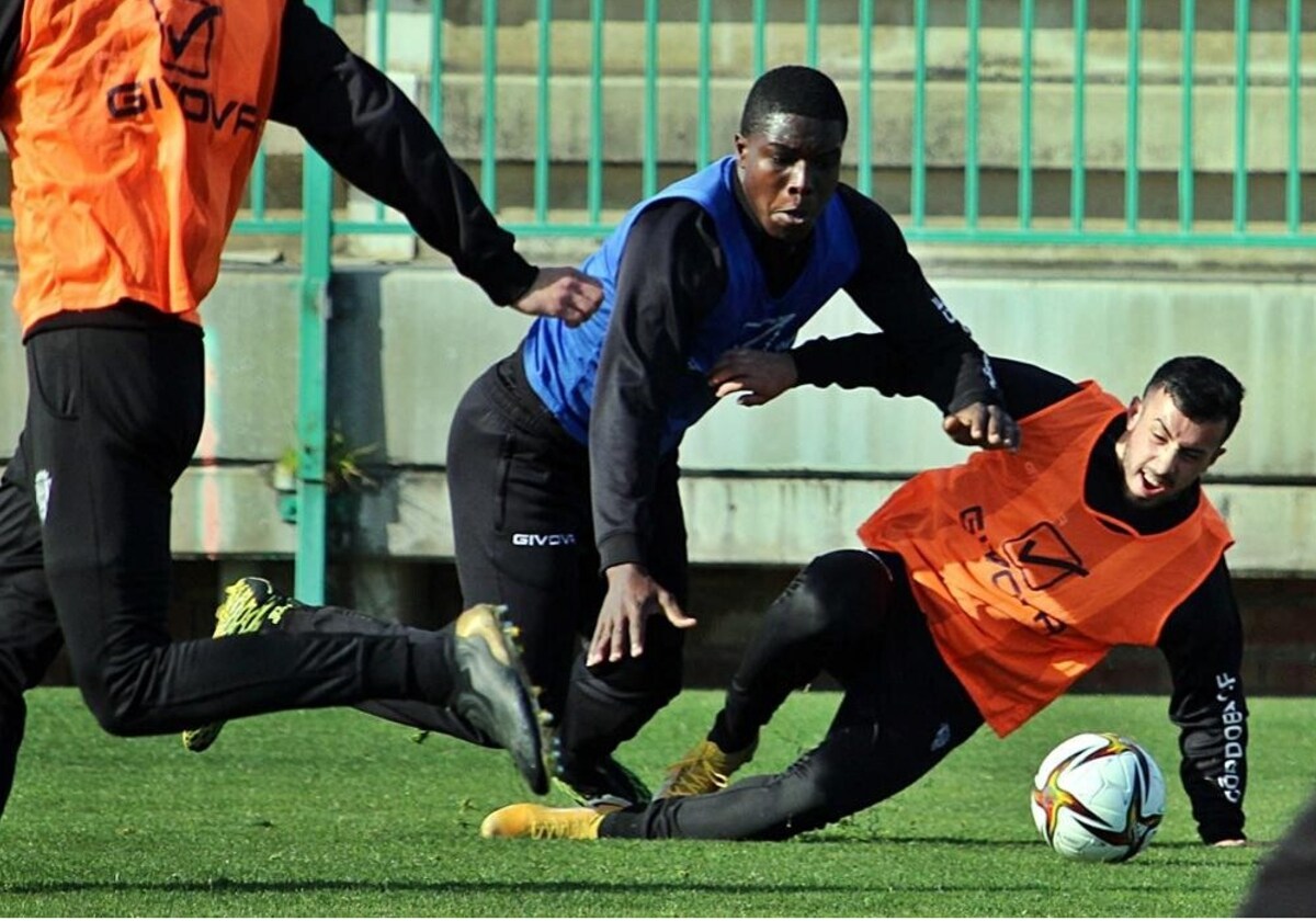 Mosquera durante un entrenamiento con el Córdoba