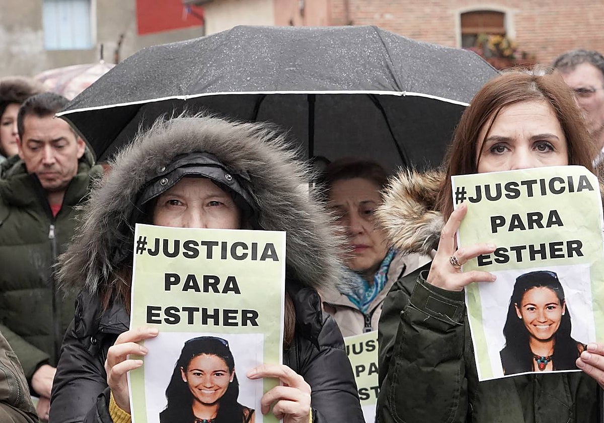Concentración pidiendo justicia para Esther en Traspinedo, localidad de la joven