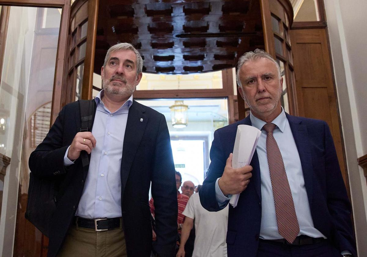 Clavijo y Torres a su llegada al Congreso este miércoles