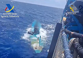 Así fue el complicado rescate de los cuatro narcos colombianos que hundieron un semisubmarino cargado de 'coca'
