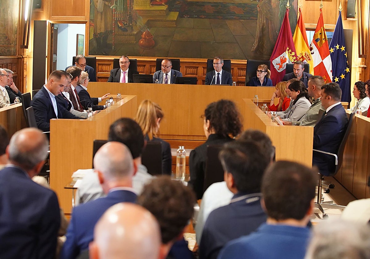 Pleno de la Diputación de León en el que se ha aprobado la moción a favor de la autonomía leonesa