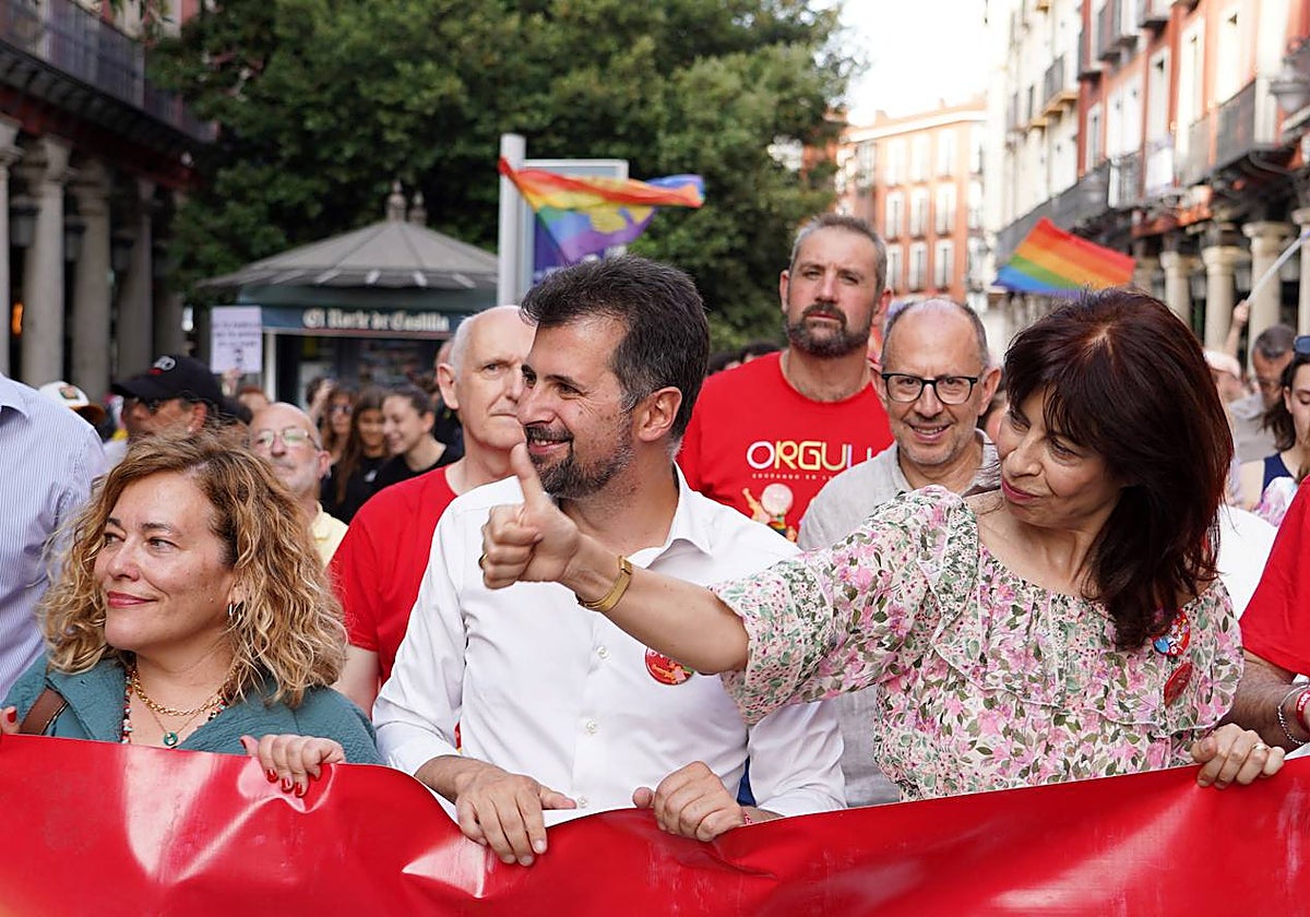 Tudanca y Ana Redondo en la Manifestación Día del Orgullo LGTBi de Valladolid