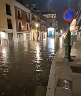 Imagen secundaria 2 - La calle Tórtola, el túnel de Panaderos y la calle Angustias