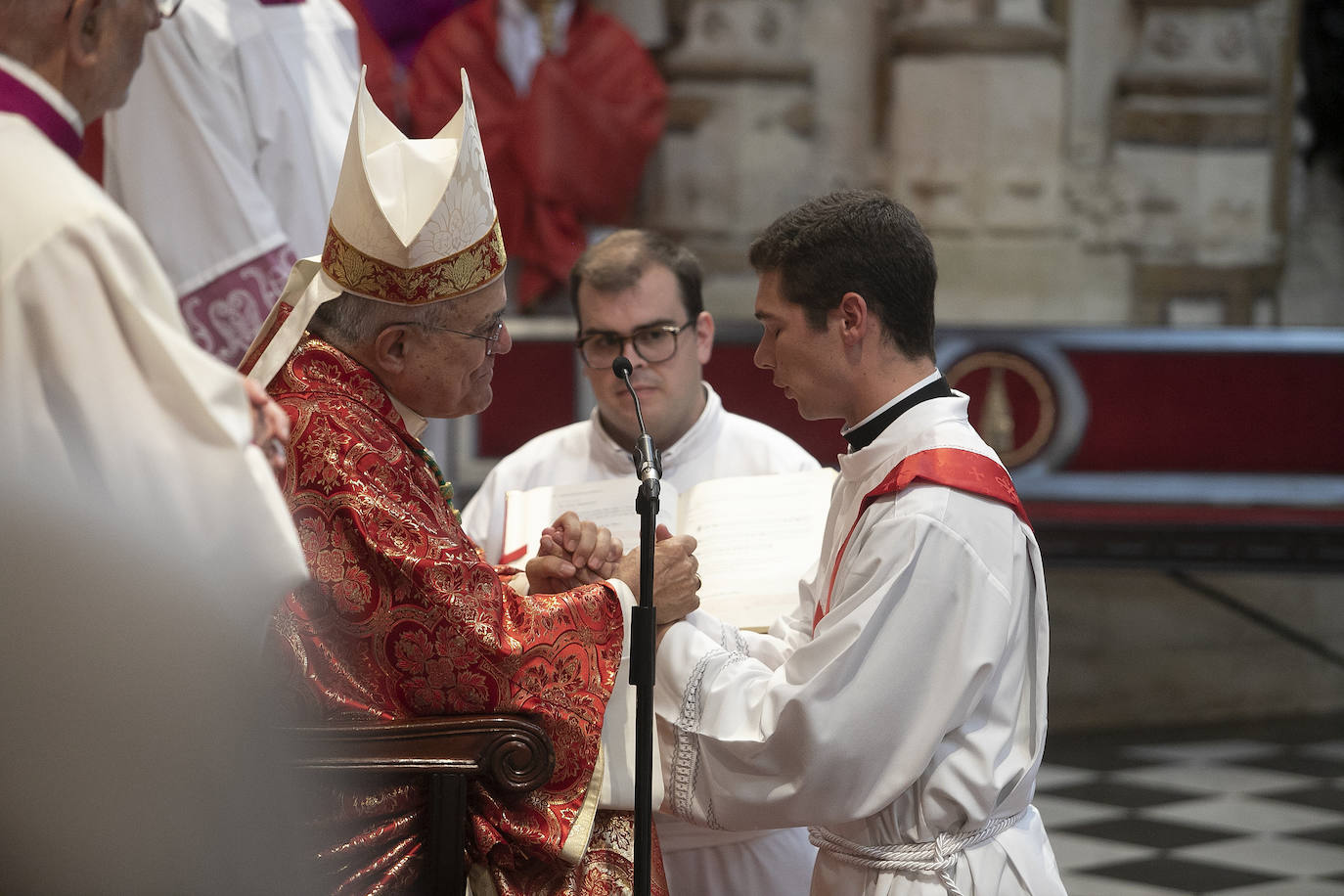 Fotos: la ordenación de ocho nuevos sacerdotes en Córdoba