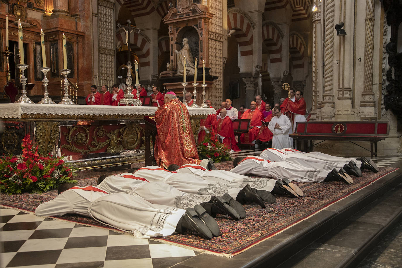 Fotos: la ordenación de ocho nuevos sacerdotes en Córdoba