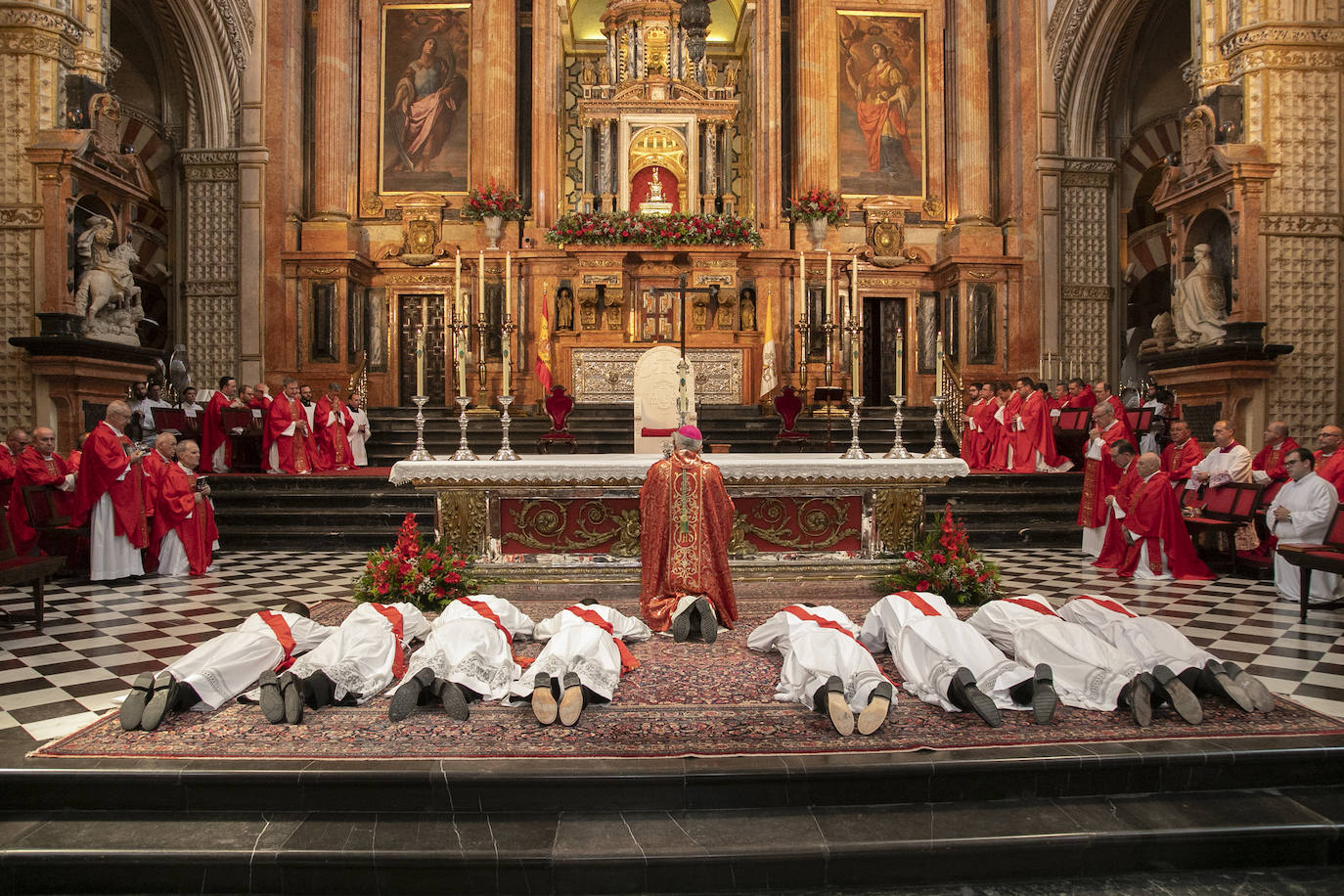 Fotos: la ordenación de ocho nuevos sacerdotes en Córdoba