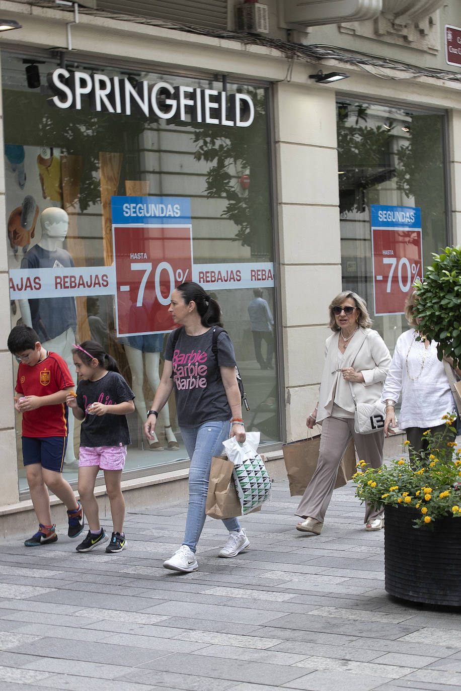 Las descafeinadas rebajas de verano en Córdoba, en imágenes