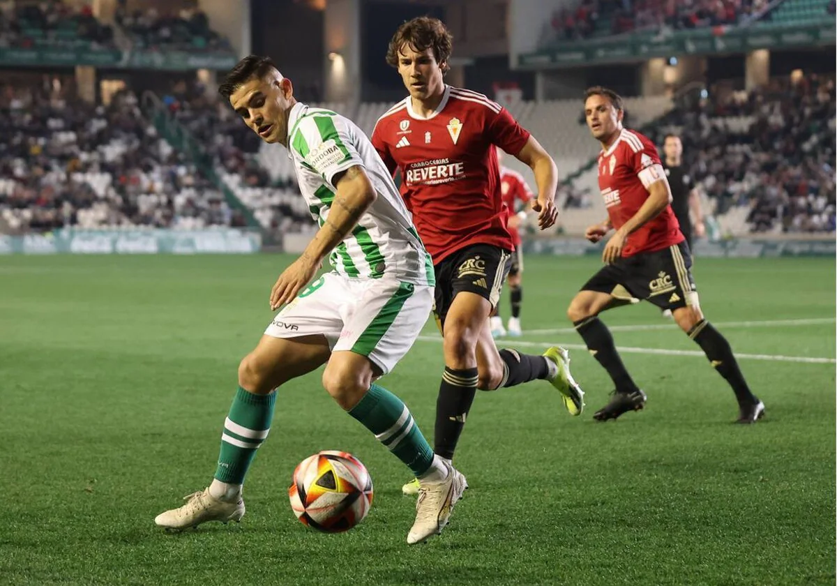 Kuki Zalazar durante un partido con el Córdoba esta temporada en El Arcángel