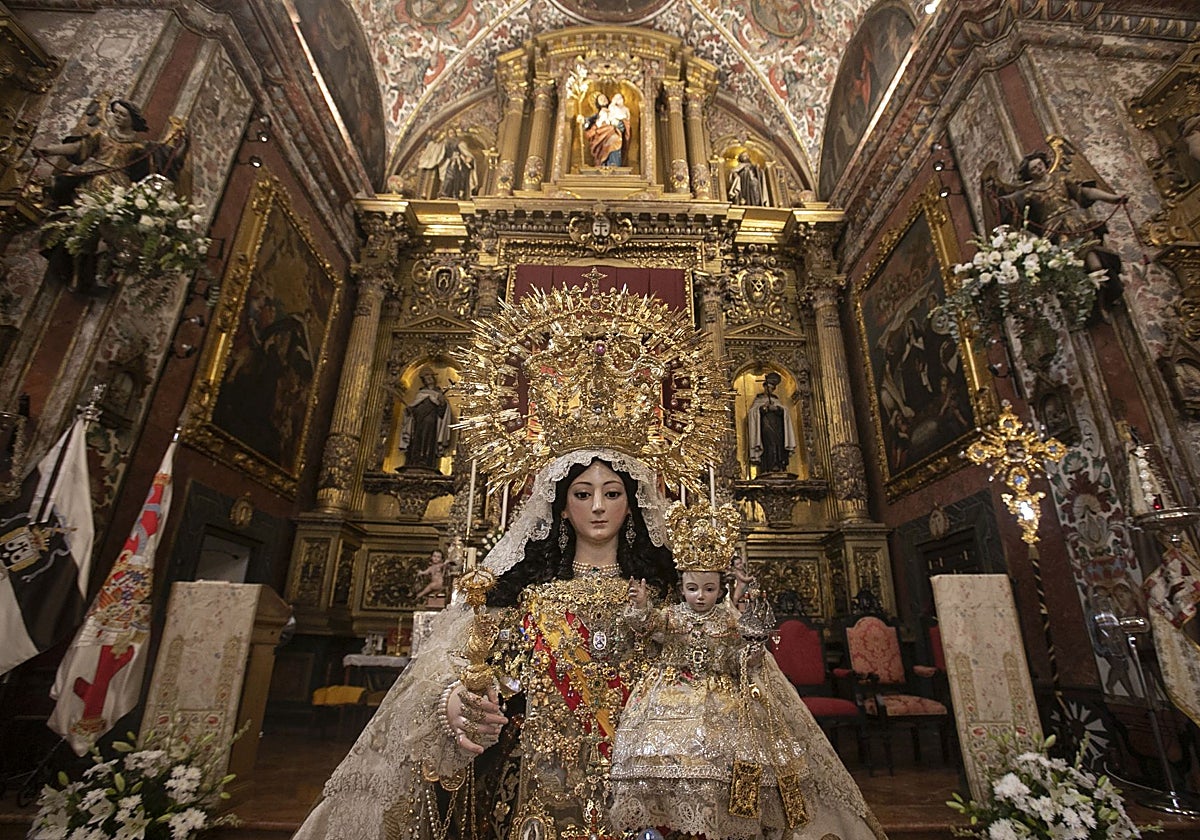 La Virgen del Carmen de San Cayetano, en un besamanos