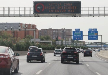 Multas de 200 euros a los coches sin etiqueta de fuera de Madrid