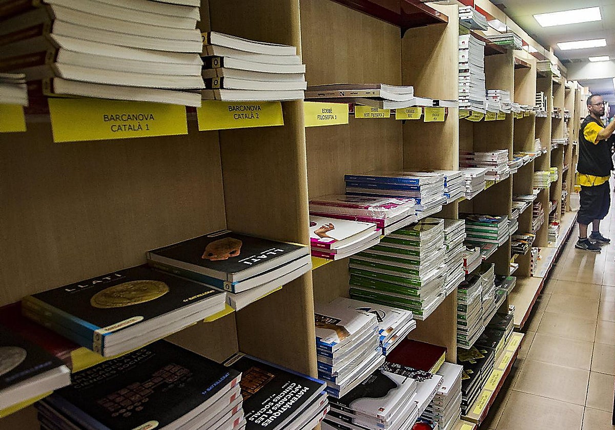 Materiales escolares para los estudiantes de primaria y secundaria de Cataluña