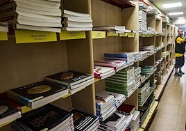 Natàlia Mas asegura que ya se ha utilizado el 7% de los vales para material escolar en una semana