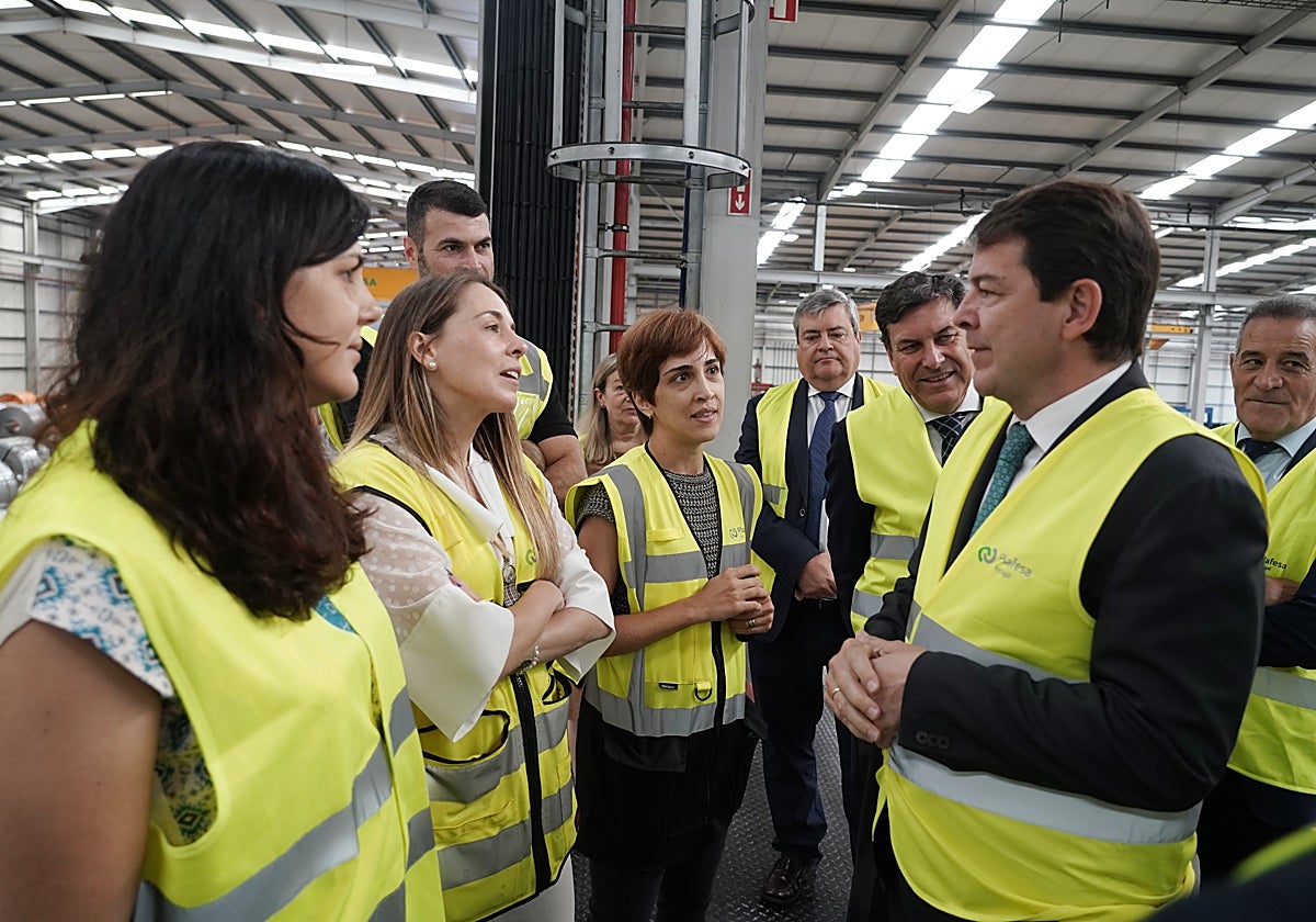 El presidente de la Junta de Castilla y León, Alfonso Fernández Mañueco, visita la Planta Plafesa del Grupo Network Steel en Sosa (Portugal)
