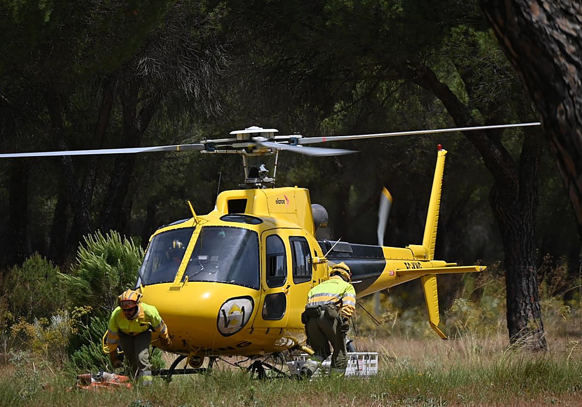 Imagen de archivo de maniobras de una cuadrilla helitransportada