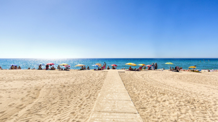 Estas son las playas de Barcelona donde puedes aparcar con tu camper o autocaravana