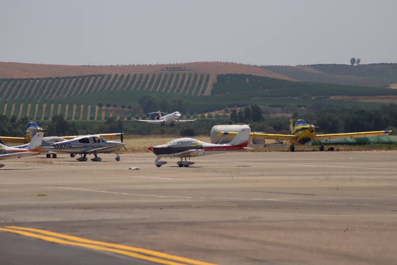 Fotos: la llegada del primer vuelo regular de Palma de Mallorca a Córdoba