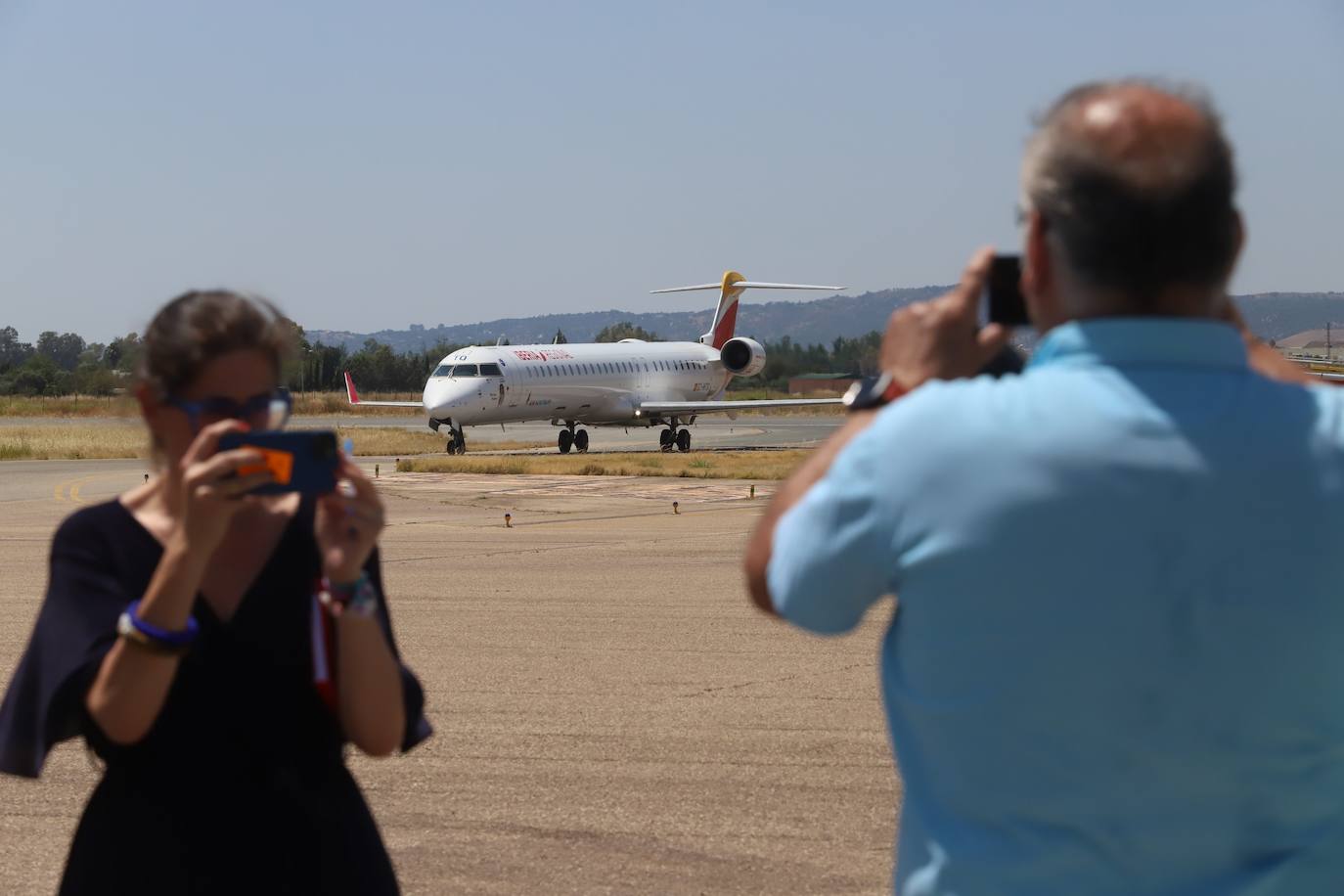 Fotos: la llegada del primer vuelo regular de Palma de Mallorca a Córdoba