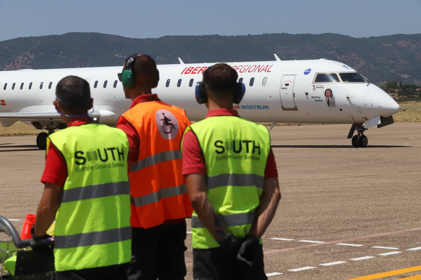 Fotos: la llegada del primer vuelo regular de Palma de Mallorca a Córdoba