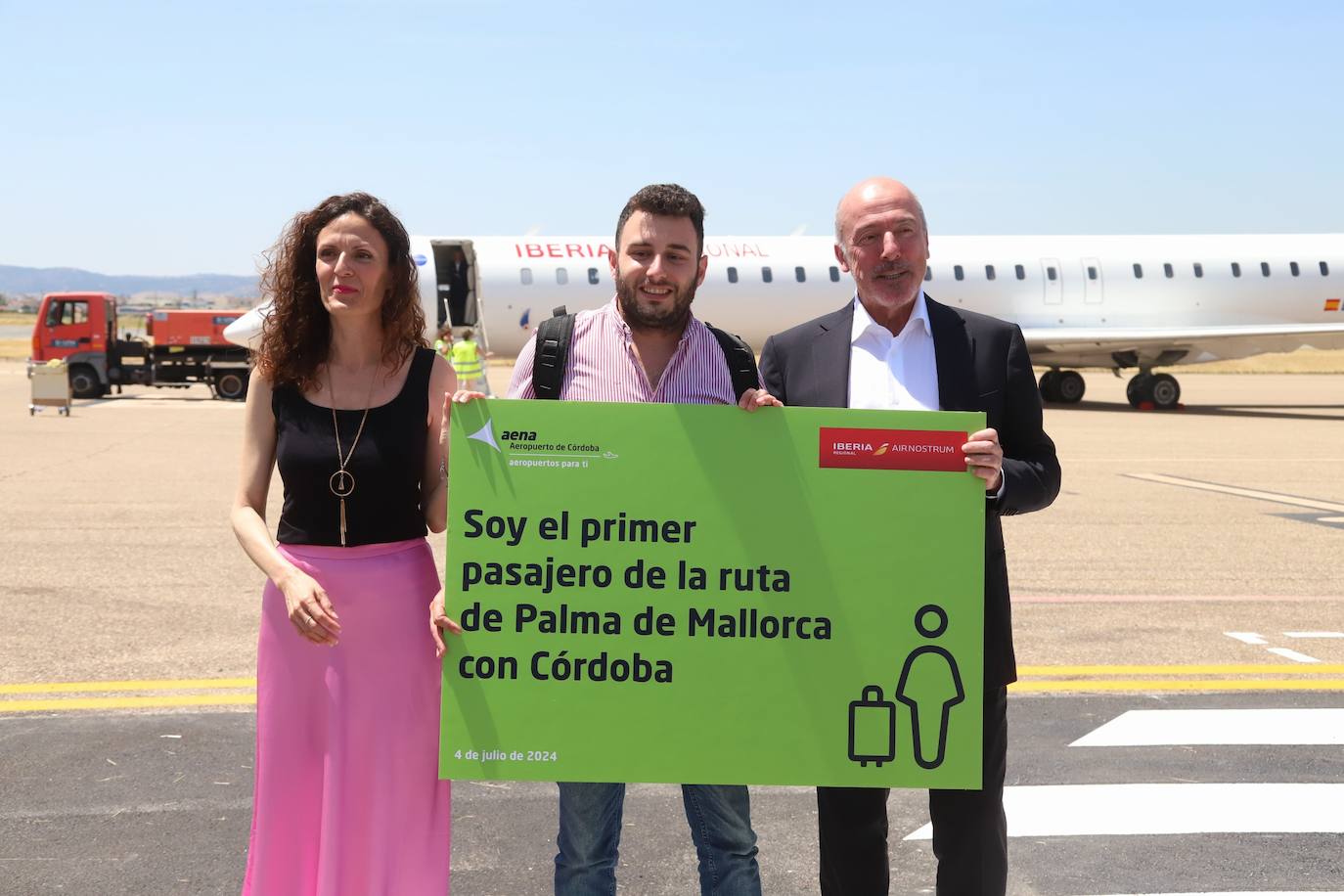 Fotos: la llegada del primer vuelo regular de Palma de Mallorca a Córdoba