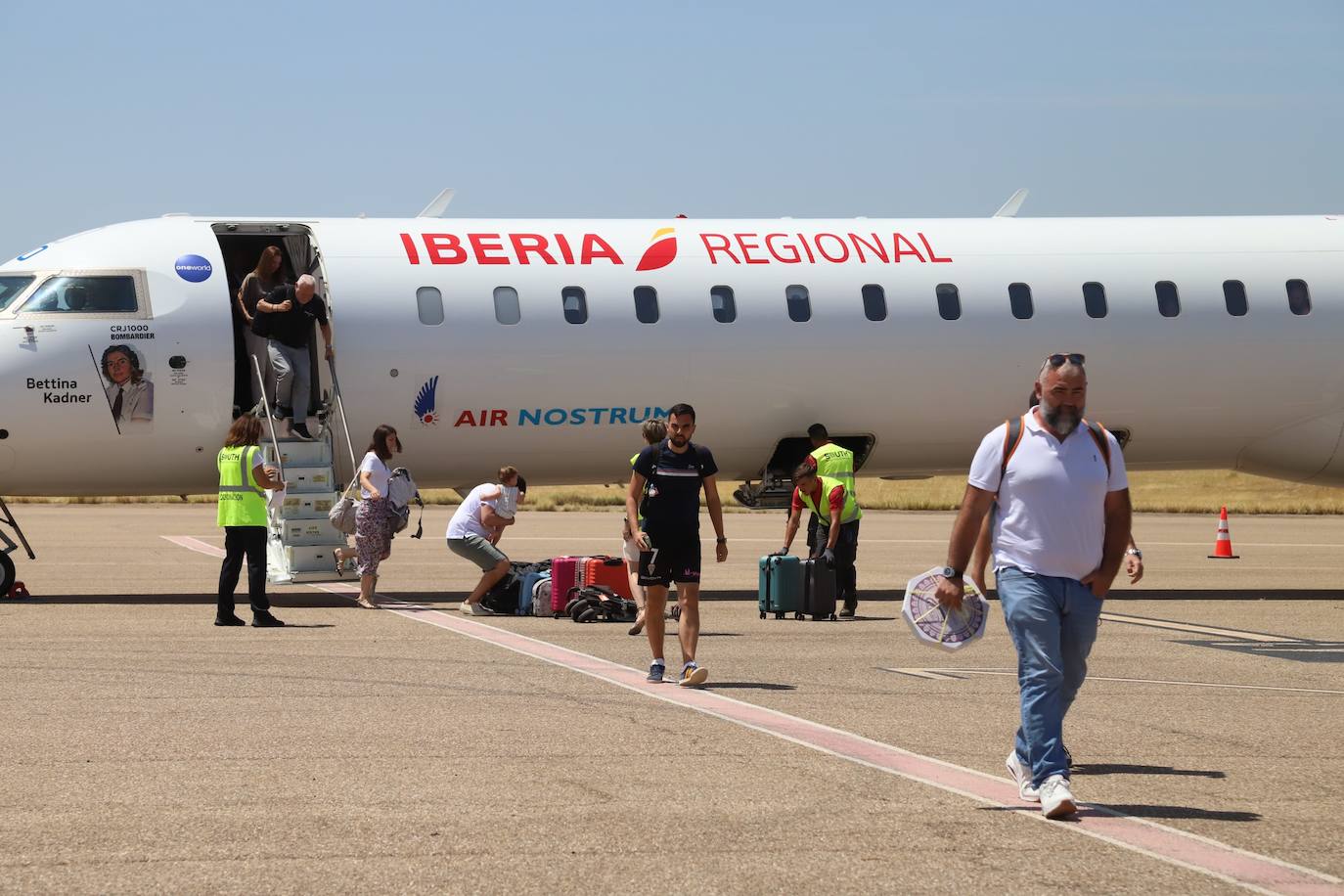 Fotos: la llegada del primer vuelo regular de Palma de Mallorca a Córdoba