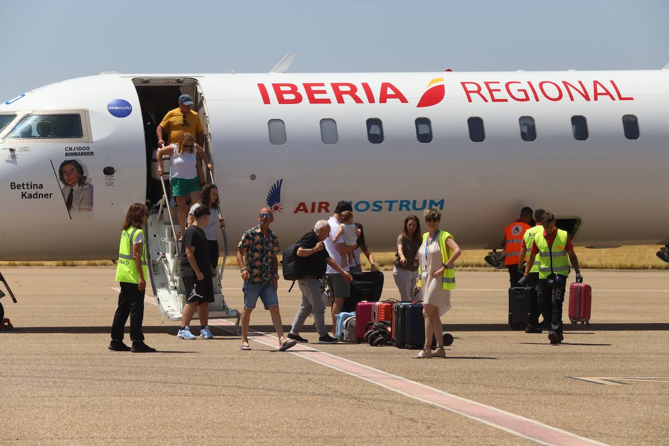 Fotos: la llegada del primer vuelo regular de Palma de Mallorca a Córdoba