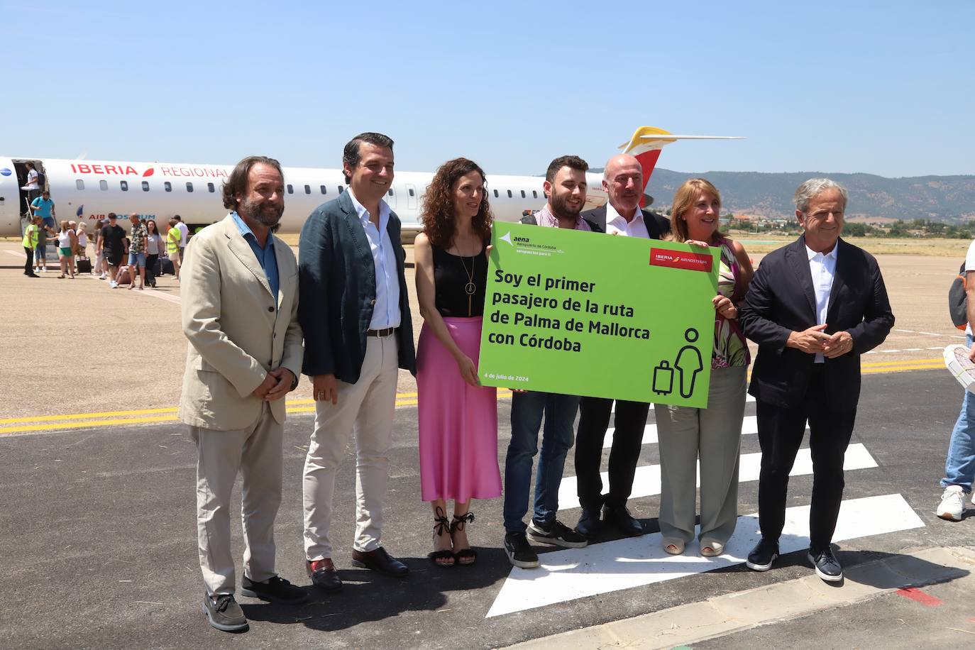 Fotos: la llegada del primer vuelo regular de Palma de Mallorca a Córdoba