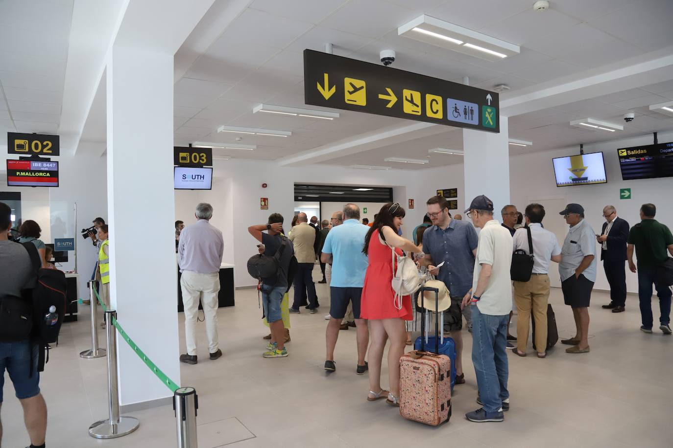 Fotos: la llegada del primer vuelo regular de Palma de Mallorca a Córdoba