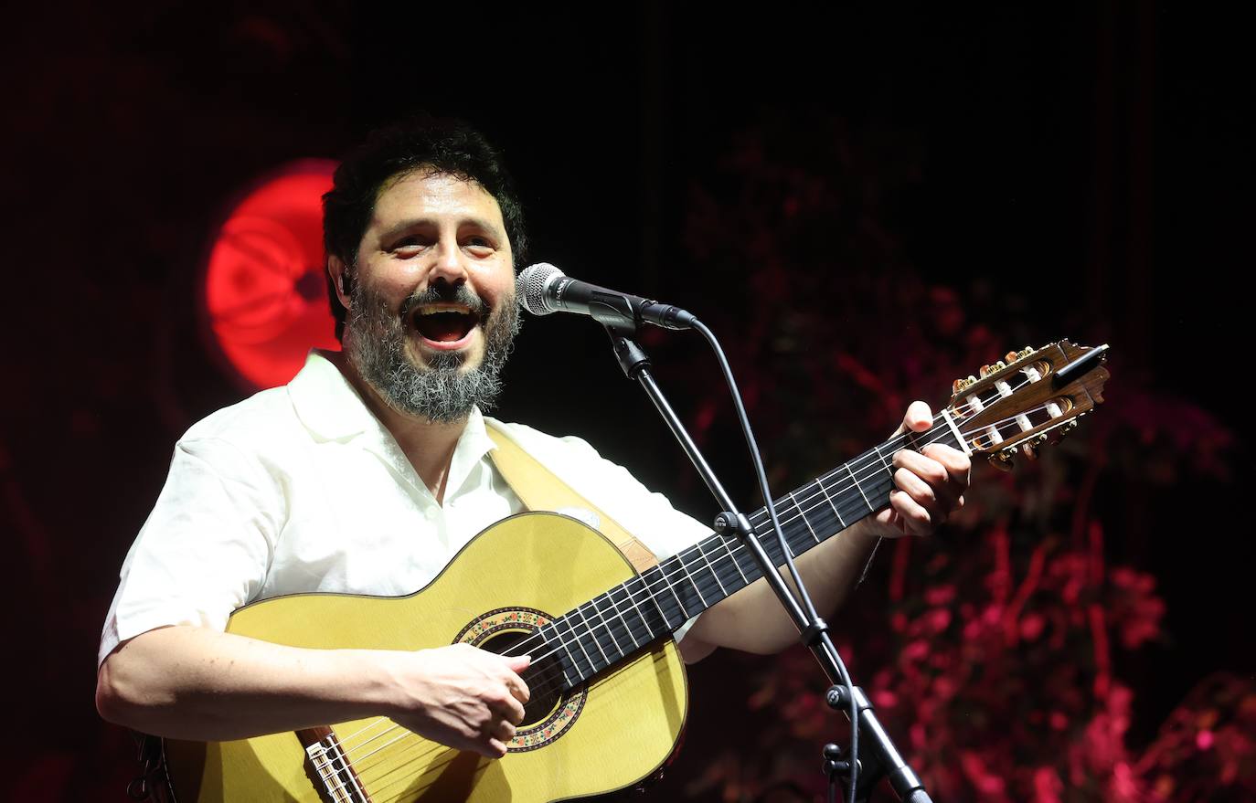 Fotos: El Kanka refresca con sus canciones en el Festival de la Guitarra la noche de Córdoba