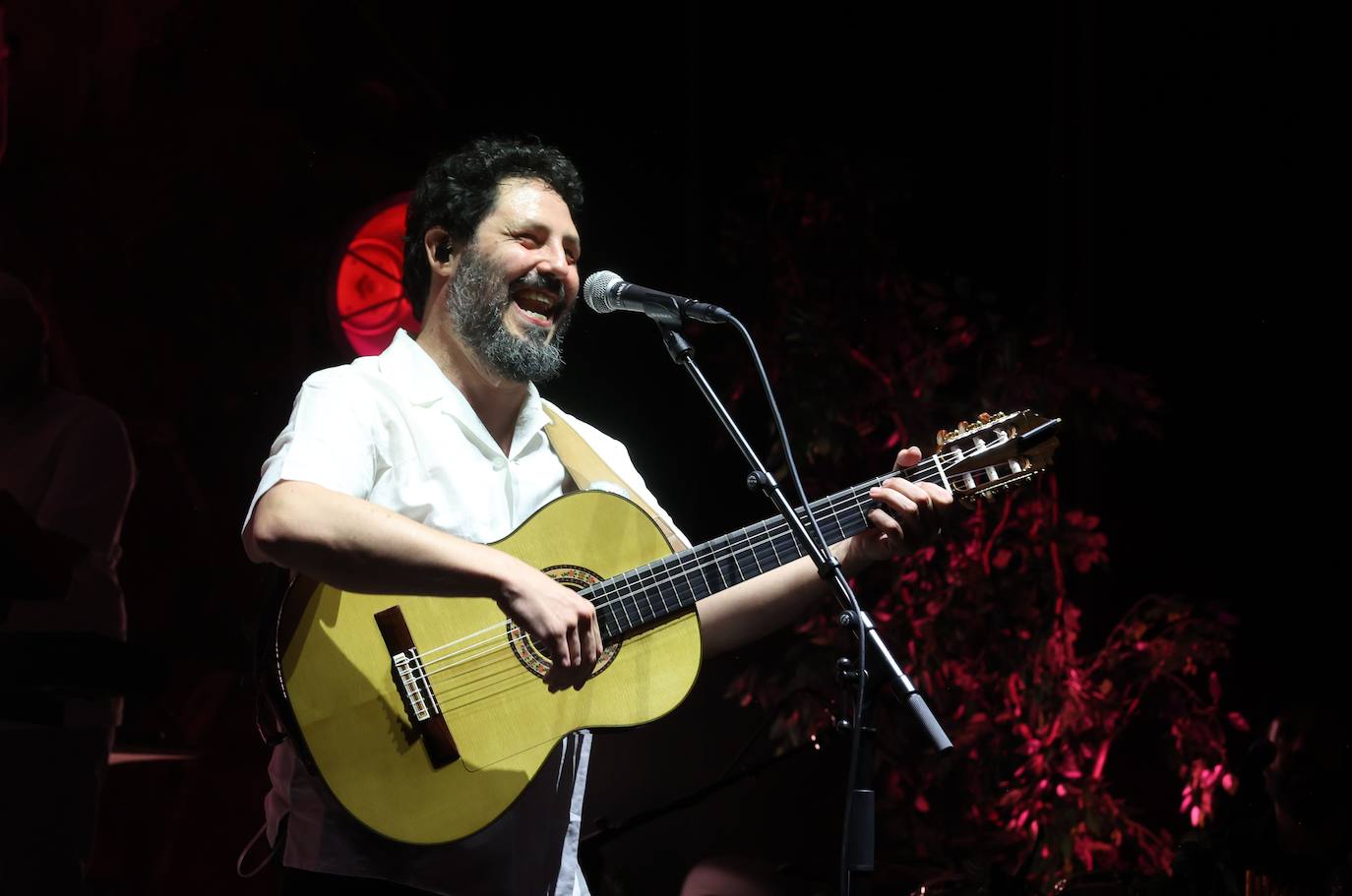 Fotos: El Kanka refresca con sus canciones en el Festival de la Guitarra la noche de Córdoba