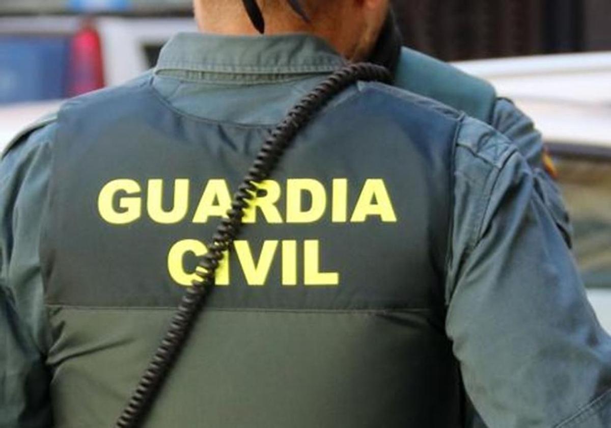 Un agente de la Guardia Civil