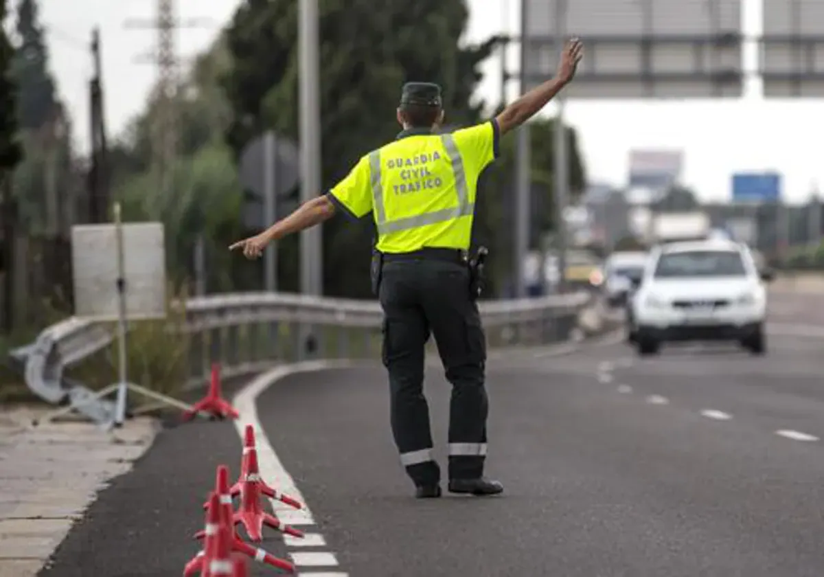 En el suceso intervino la Guardia Civil de Tráfico, aunque el motorista falleció en el lugar del accidente