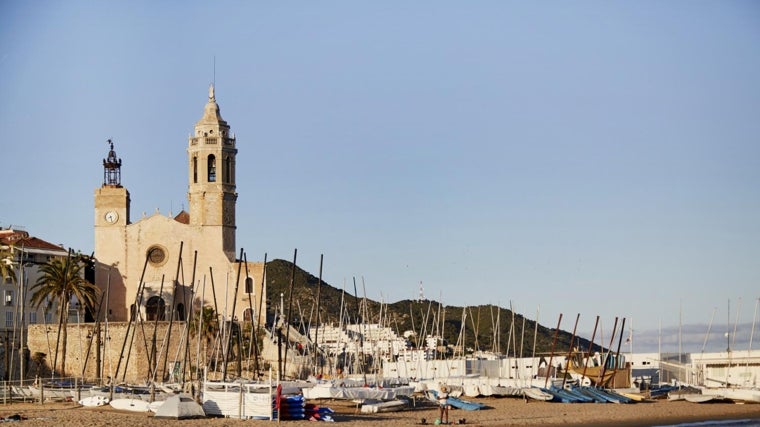 Estas son las playas de Barcelona donde puedes aparcar con tu camper o autocaravana