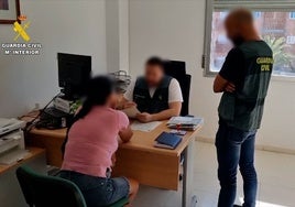 Una mujer estafa durante años a su abuela y su tío en Alicante: se gastó 45.600 euros en ropa y viajes