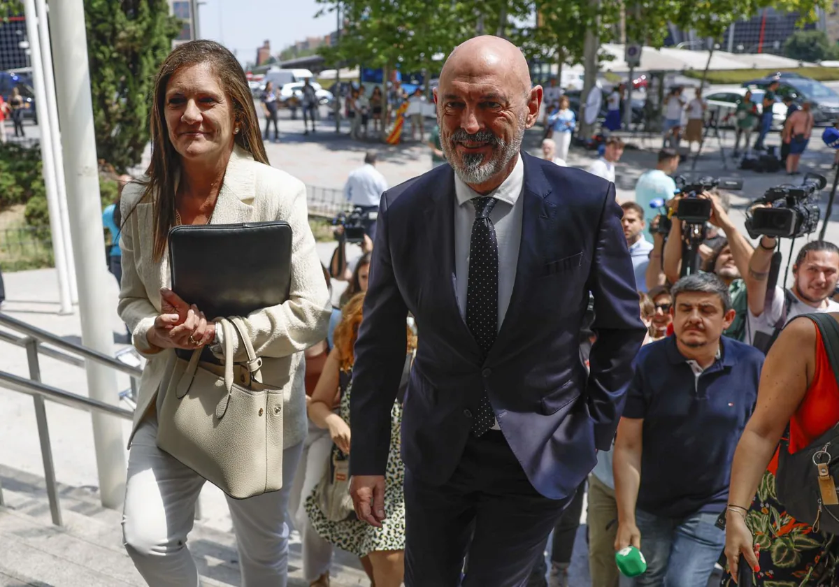 El rector de la Universidad Complutense de Madrid, Joaquin Goyache, a su llegada al Juzgado