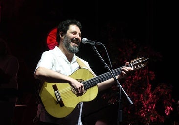El Kanka refresca con sus canciones la noche de Córdoba