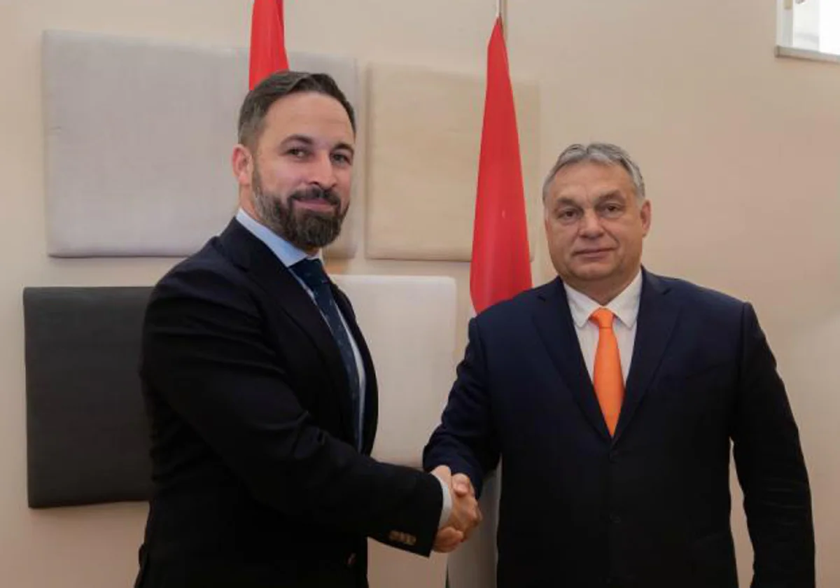 El líder de Vox, Santiago Abascal, junto al primer ministro húngaro, Viktor Orbán, en el año 2021