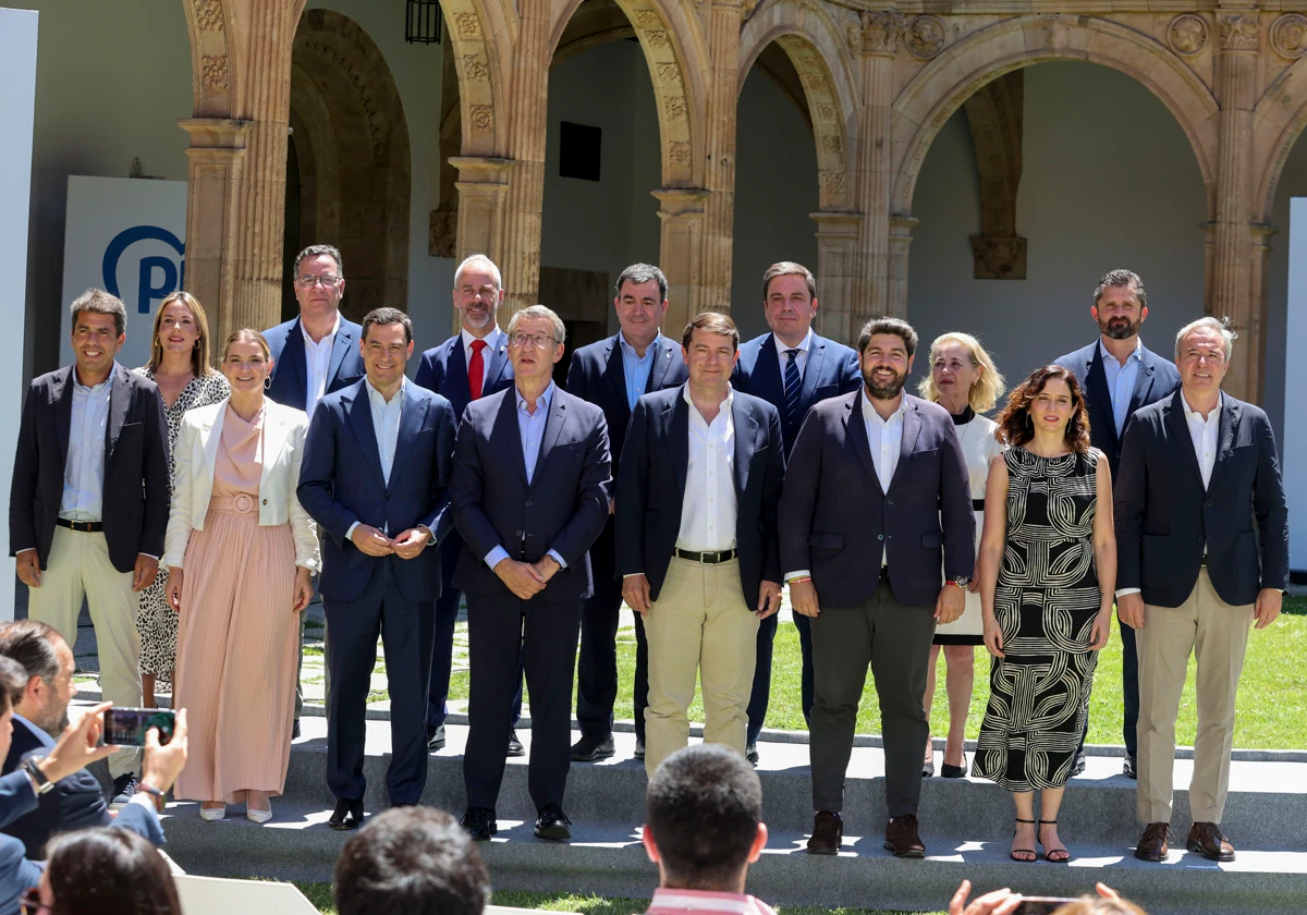 Alberto Núñez Feijóo y los presidentes autonómicos del PP, la semana pasada en Salamanca