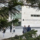 Una limpiadora se enfrenta a seis años de cárcel por engañar a un anciano para que la nombrara heredera y le diera 130.000 euros
