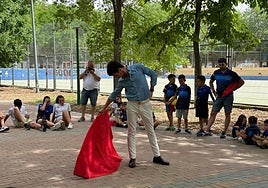 Susto del novillero Pedro Rufo en Yepes: una fuerte voltereta le deja sin conocimiento