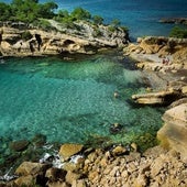 La paradisíaca cala de Cataluña que es poco conocida y se esconde dentro de una cueva: dónde está y cómo llegar