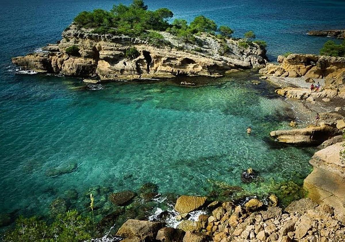 La paradisíaca cala de Cataluña que es poco conocida y se esconde dentro de una cueva: dónde está y cómo llegar