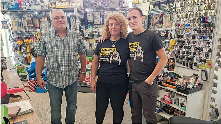 Responsables de la Ferretería La Muralla