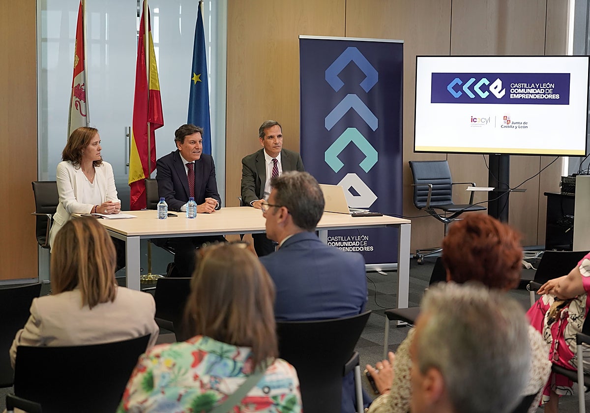El consejero de Economía y Hacienda, Carlos Fernández Carriedo, durante la presentación de la estrategia de emprendimiento