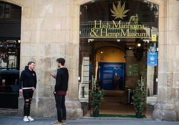 Barcelona no quiere ser Ámsterdam y declara la guerra al turismo cannábico