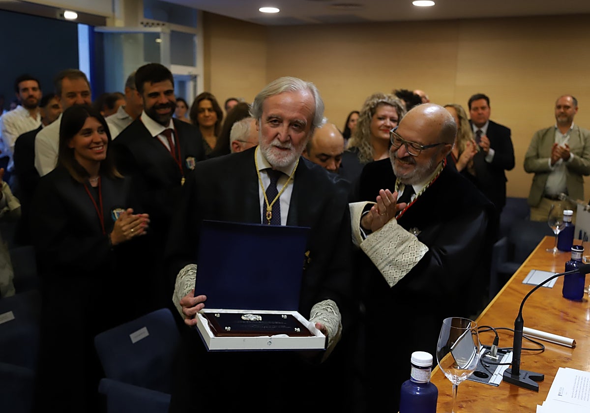 El magistrado Juan Ramón Berdugo tras recibir el homenaje del Colegio de Abogados de Córdoba