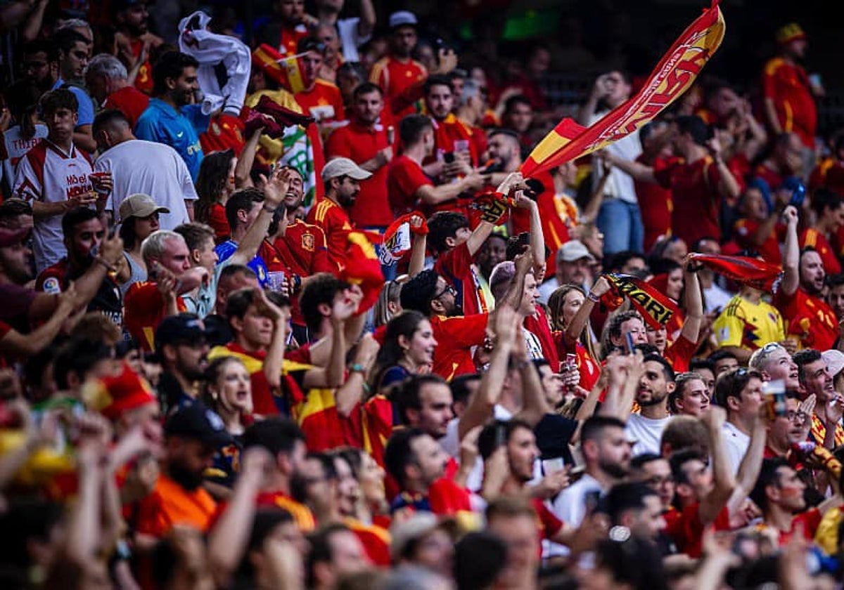 Aficionados españoles durante el partido de semifinales de la Eurocopa 2024