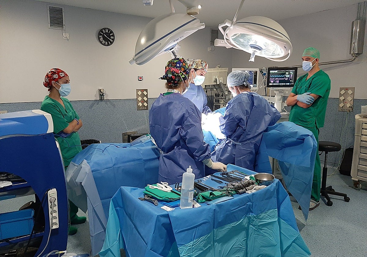 Imagen de archivo de una operación quirúrgica celebrada en un hospital de Valencia
