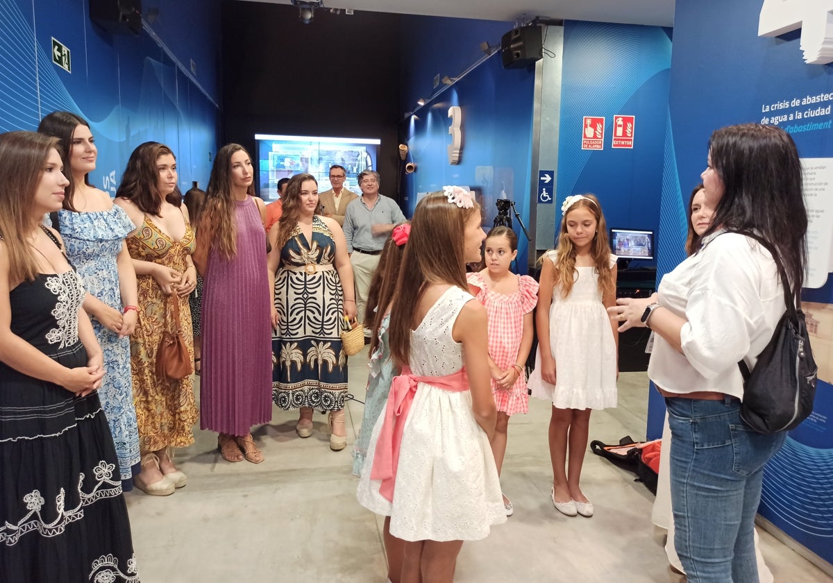 Las Bellezas del Fuego y sus Damas de Honor, durante su visita al Museo de Aguas de Alicante