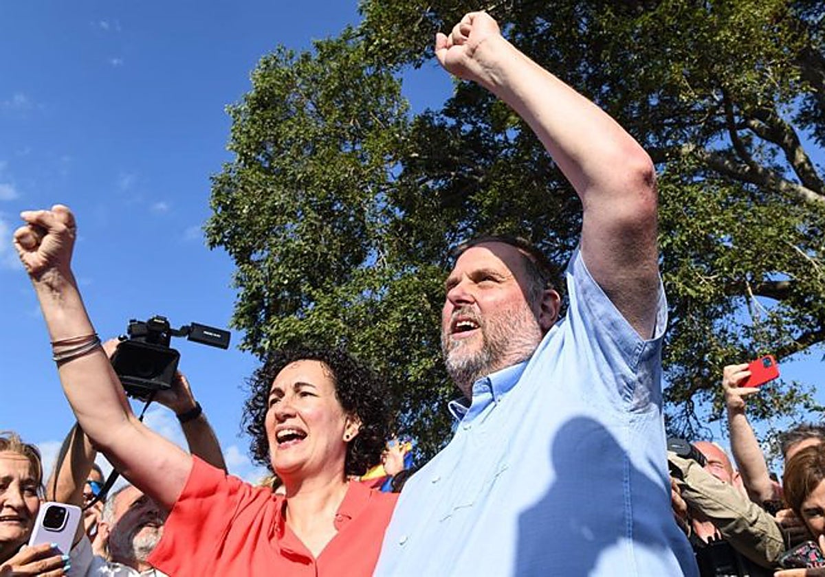 Marta Rovira junto Oriol Junqueras en Cantallops (Gerona)